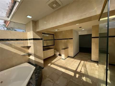 19740 W Saint Andrews Dr, Hialeah FL - photo 10 of 40