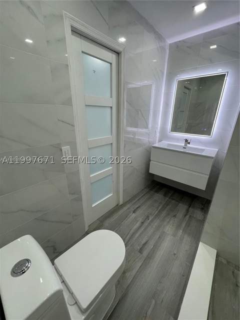 19740 W Saint Andrews Dr, Hialeah FL - photo 12 of 40