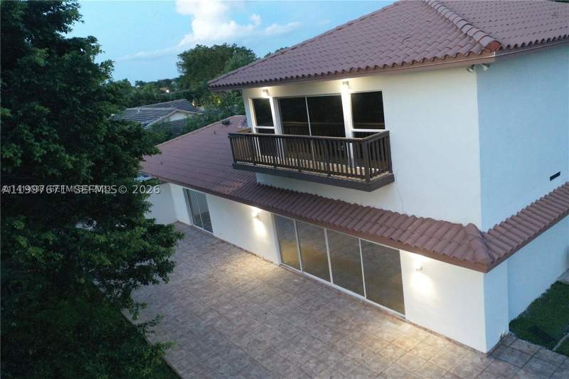 3 bedroom SingleFamilyResidence at 19740 W Saint Andrews Dr, Country Club Of Miami Est, Hialeah — photo 2