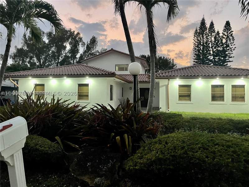 3 bedroom SingleFamilyResidence at 19740 W Saint Andrews Dr, Country Club Of Miami Est, Hialeah — photo 3