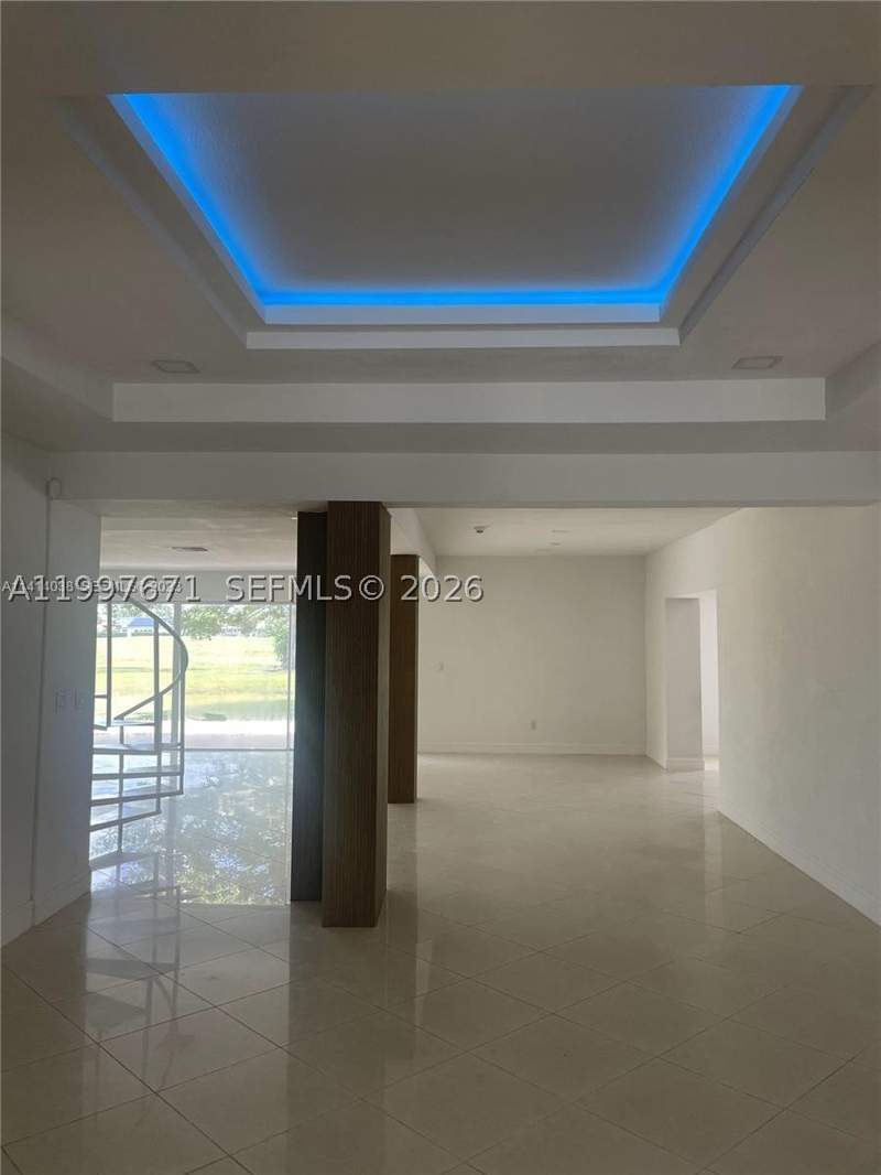 3 bedroom SingleFamilyResidence at 19740 W Saint Andrews Dr, Country Club Of Miami Est, Hialeah — photo 5