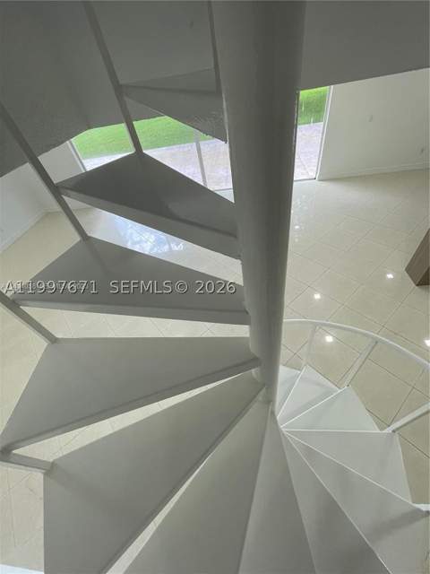 19740 W Saint Andrews Dr, Hialeah FL - photo 6 of 40