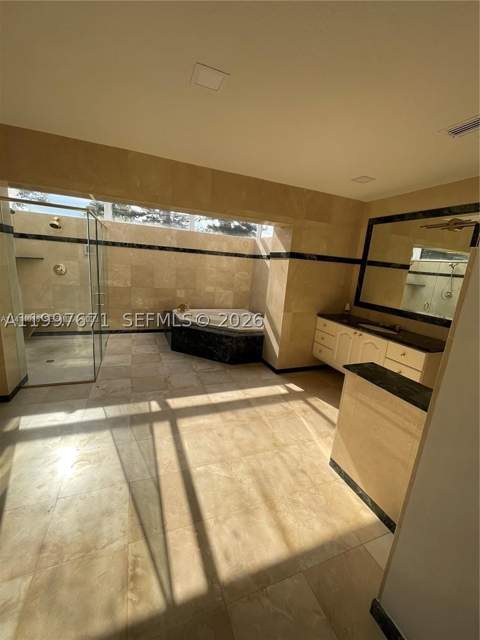 19740 W Saint Andrews Dr, Hialeah FL - photo 8 of 40