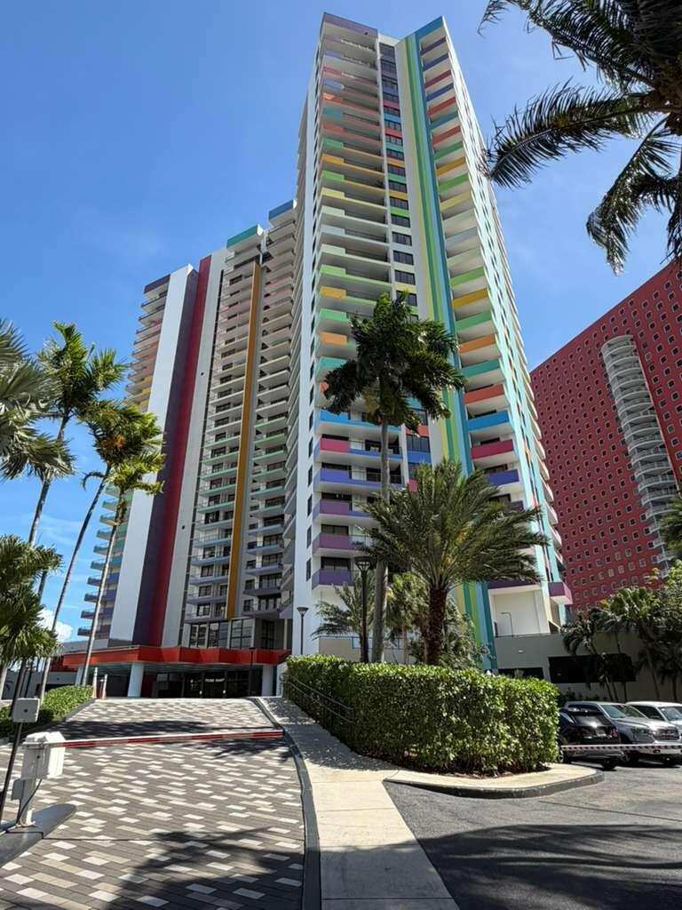 3 bedroom Condominium at 1581 Brickell Avenue 406, Villa Regina Condo, Miami — photo 1