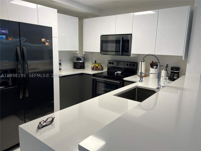 2 bedroom Condominium at 6545 Indian Creek Dr 506, Clinton Condo, Miami Beach — photo 3