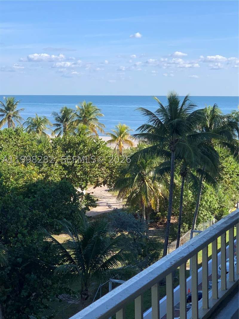 2 bedroom Condominium at 177 Ocean Lane Dr 512, Key Biscaynes Commodore C, Key Biscayne — photo 2