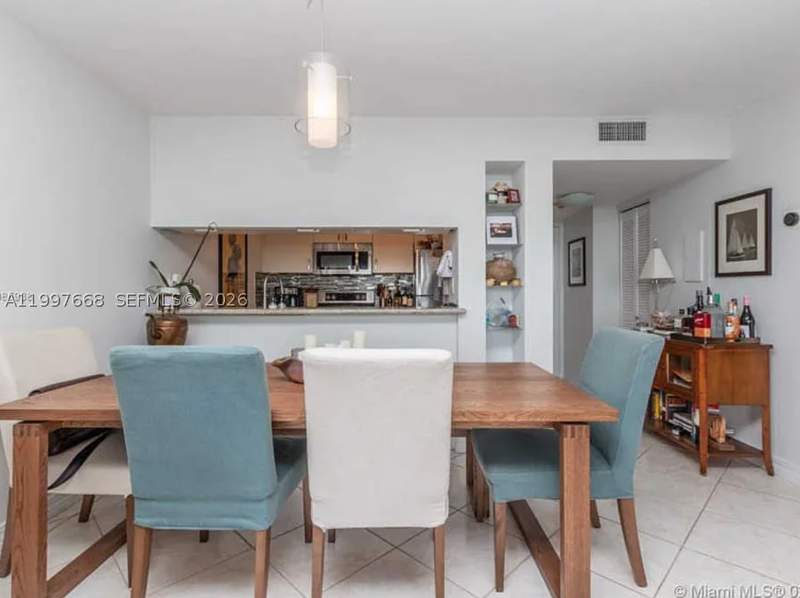 2 bedroom Condominium at 600 NE 36th St 1006, Charter Club Condo, Miami — photo 4