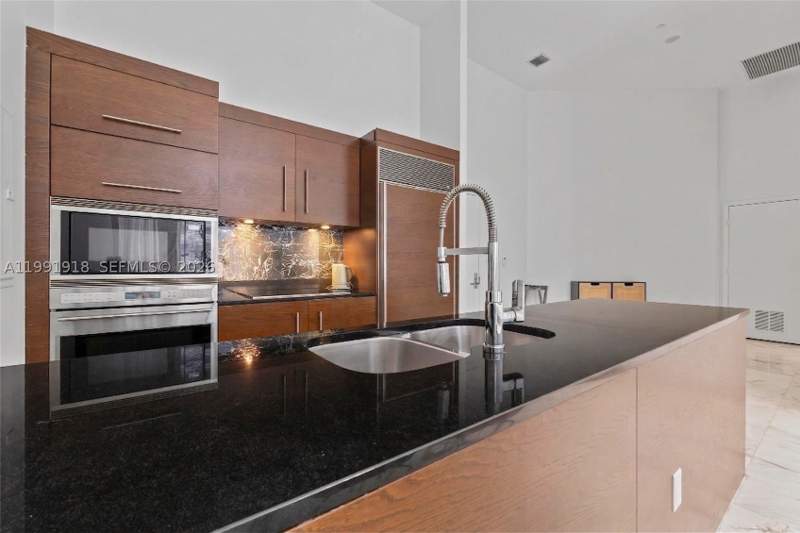 2 bedroom Condominium at 475 Brickell Ave 2209, Iconbrickell Condo No 1, Miami — photo 5