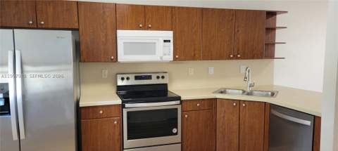 5640 NW 115th Ct 211, Doral FL - photo 12 of 31