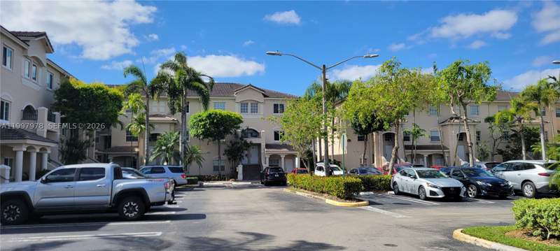 3 bedroom Townhouse at 5640 NW 115th Ct 211, Las Brisas At Doral Condo, Doral — photo 2