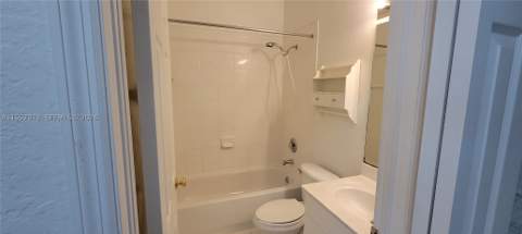 5640 NW 115th Ct 211, Doral FL - photo 20 of 31