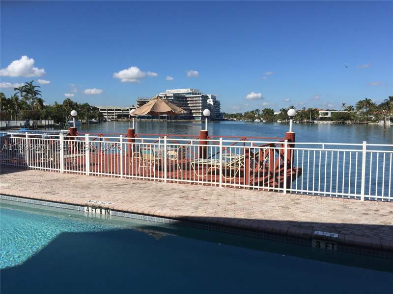 1 bedroom StockCooperative at 4740 Pine Tree Dr 26, Lake View Sub Amd, Miami Beach — photo 3