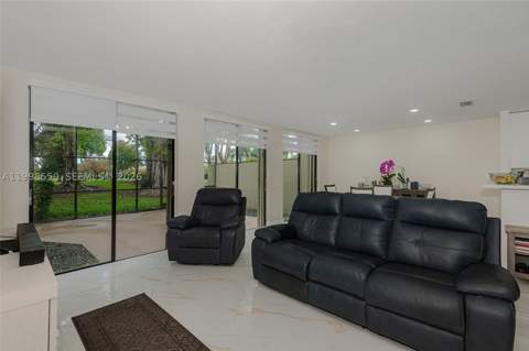 3325 Torremolinos Ave C-44, Doral FL - photo 15 of 35