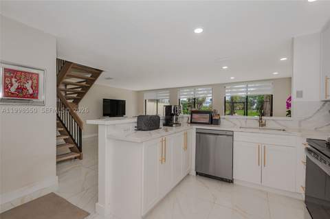 3325 Torremolinos Ave C-44, Doral FL - photo 21 of 35