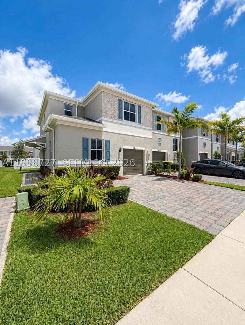 4 bedroom Townhouse at 823 SE 17th St, Cedar At Keys Gate, Homestead — photo 1