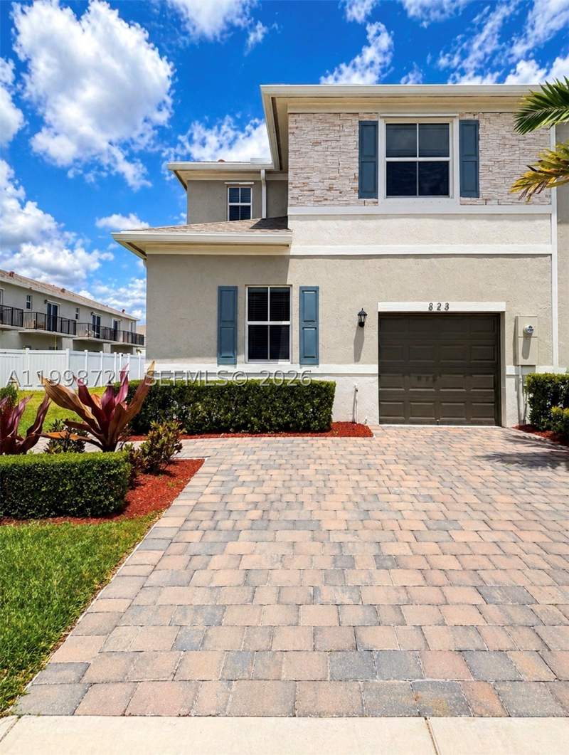 4 bedroom Townhouse at 823 SE 17th St, Cedar At Keys Gate, Homestead — photo 2