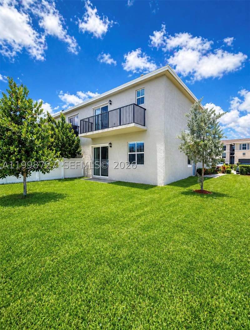 4 bedroom Townhouse at 823 SE 17th St, Cedar At Keys Gate, Homestead — photo 4