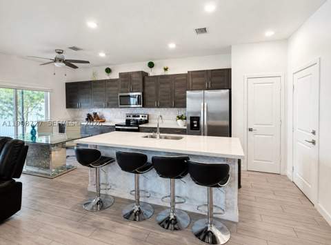 823 SE 17th St, Homestead FL - photo 6 of 15