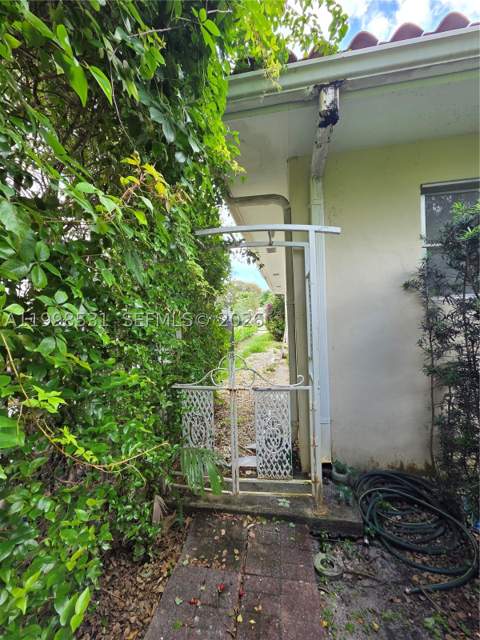 345 Malaga Ave, Coral Gables FL - photo 10 of 58