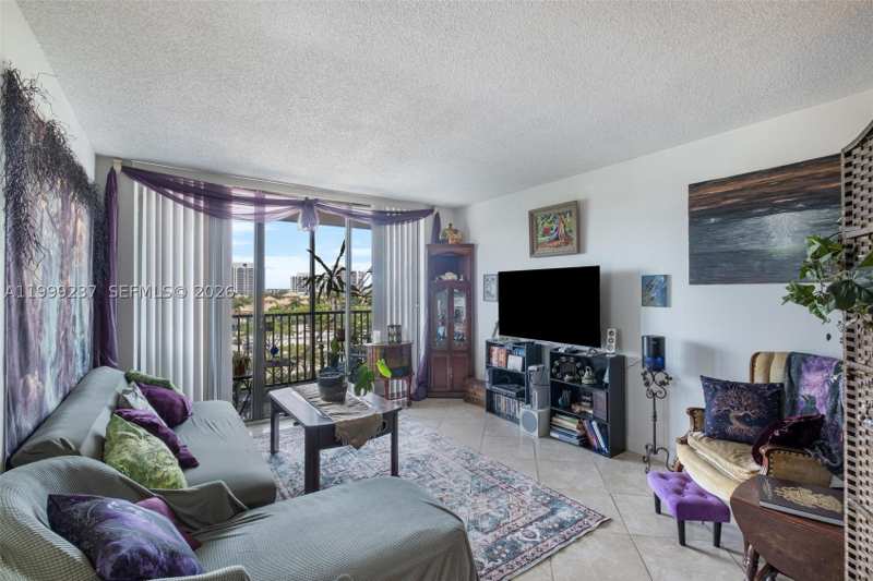 2 bedroom Condominium at 3475 N Country Club Dr 619, Ensenada Condo Bldg E-Ii, Aventura — photo 1