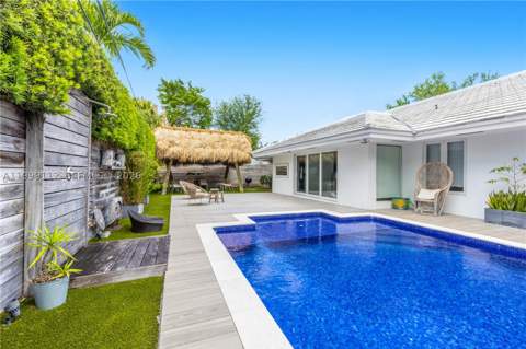 524 Warren Ln, Key Biscayne FL - photo 11 of 61