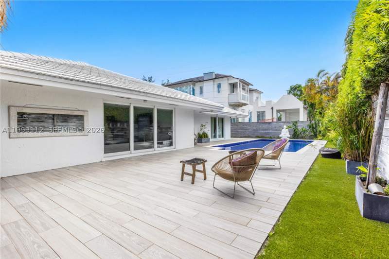 5 bedroom SingleFamilyResidence at 524 Warren Ln, Tropical Isle Homes Sub 1, Key Biscayne — photo 5