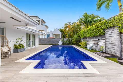 524 Warren Ln, Key Biscayne FL - photo 6 of 61
