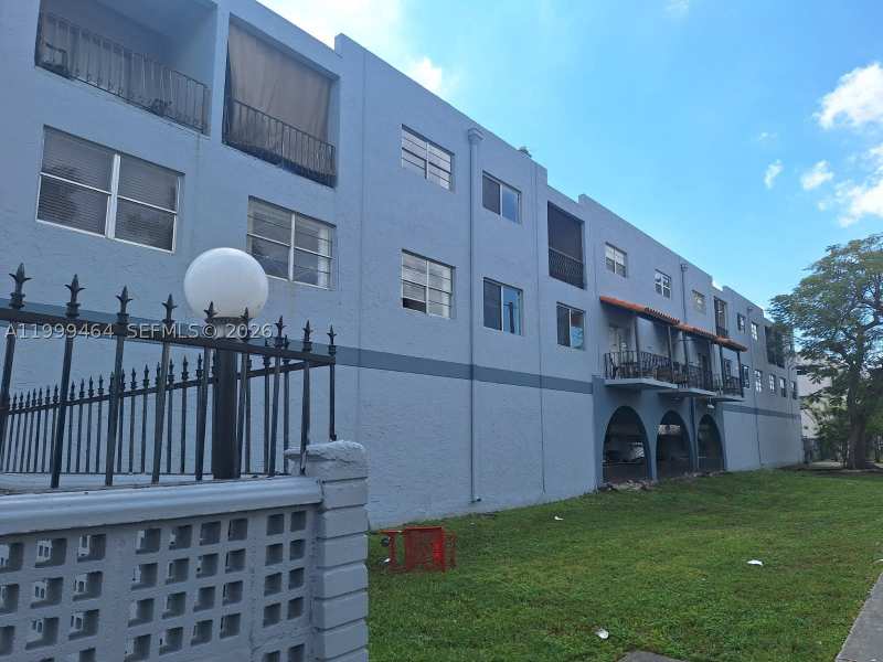 2 bedroom Condominium at 1300 W 53rd St 19, Westland Plaza Gardens Co, Hialeah — photo 1
