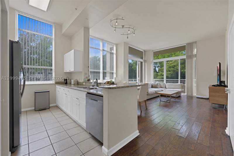 2 bedroom Condominium at 19501 W Country Club Dr 208, Turnberry On The Green Co, Aventura — photo 4