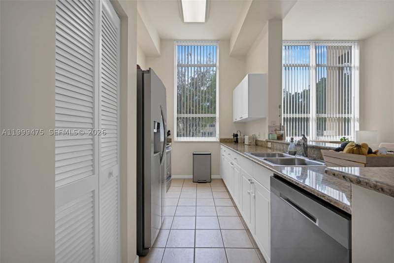 2 bedroom Condominium at 19501 W Country Club Dr 208, Turnberry On The Green Co, Aventura — photo 5