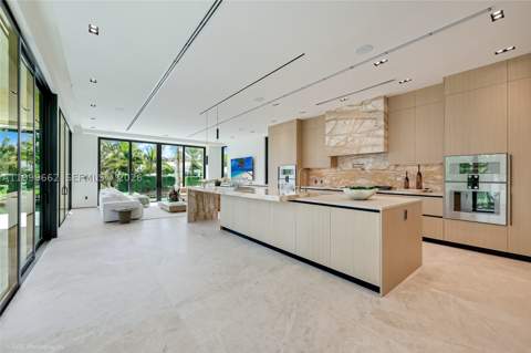 770 Lake Rd, Miami FL - photo 12 of 39