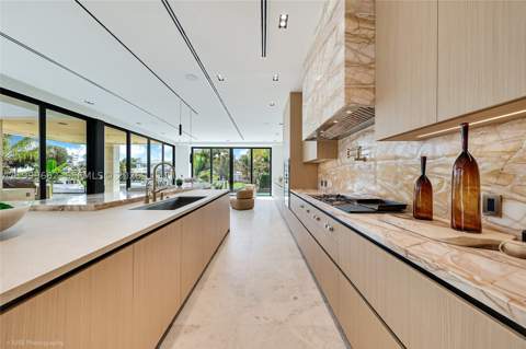770 Lake Rd, Miami FL - photo 13 of 39