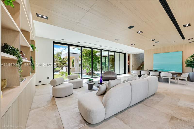 6 bedroom SingleFamilyResidence at 770 Lake Rd, BAY POINT, Miami — photo 4