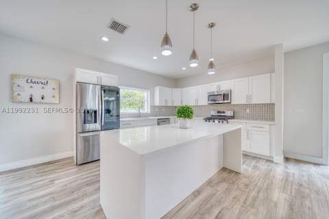 15261 SW 108th Ter, Miami FL - photo 7 of 36