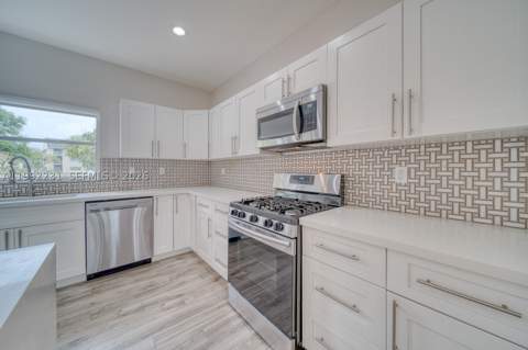 15261 SW 108th Ter, Miami FL - photo 8 of 36