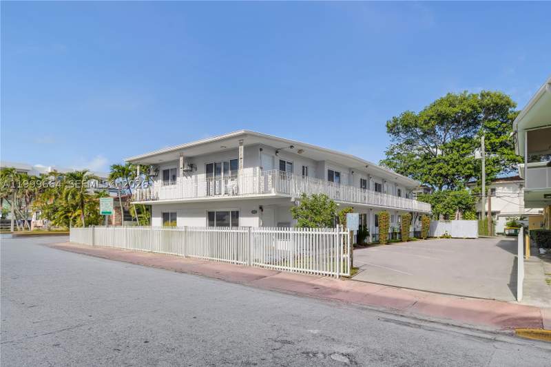 1 bedroom Condominium at 8129 Abbott Ave 10, Orleans House Condo, Miami Beach — photo 3