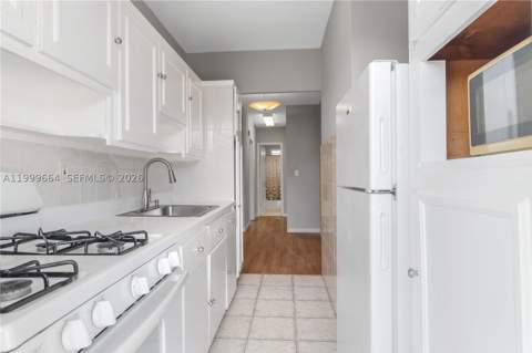 8129 Abbott Ave 10, Miami Beach FL - photo 8 of 17