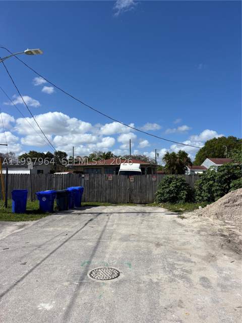 3180 SW 26th St, Miami FL - photo 7 of 11