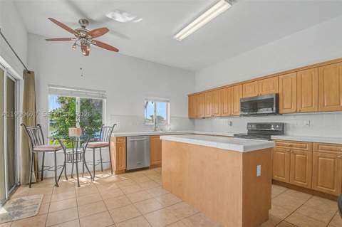 2020 SE 23rd Ave, Homestead FL - photo 12 of 45