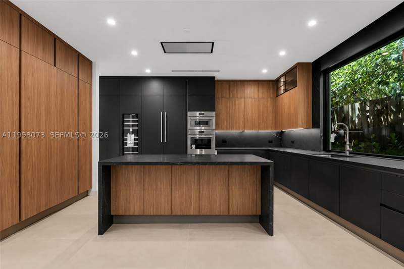 5 bedroom SingleFamilyResidence at 3983 Kumquat Ave, Pomona, Miami — photo 2