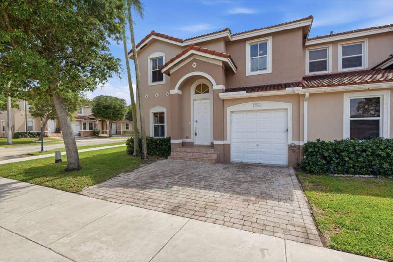 4 bedroom Townhouse at 27598 SW 138th Avenue, Riverside At Bisc Natl Pk, Homestead — photo 2