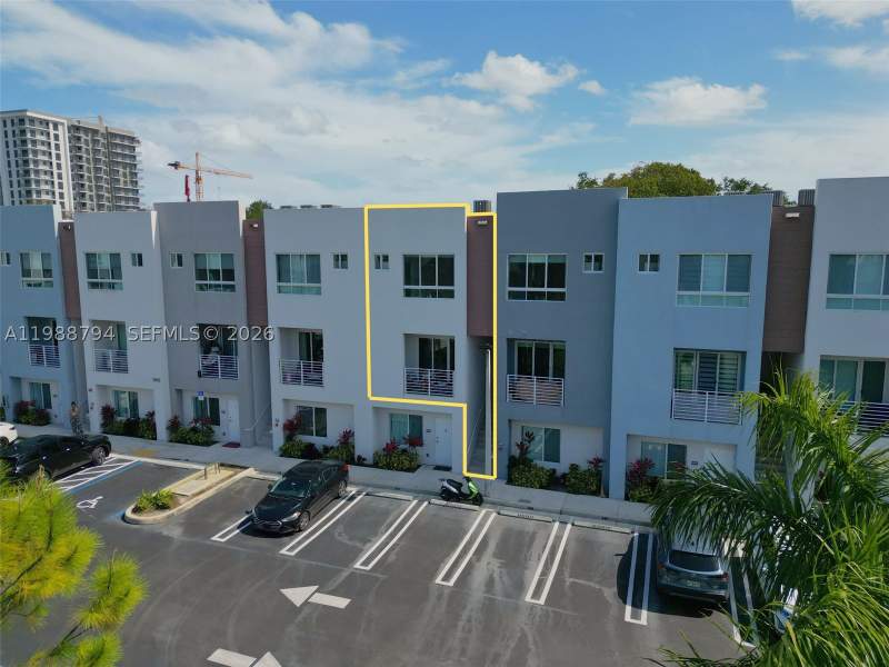 2 bedroom Townhouse at 2505 NE 193rd St 4208, Riverwood, Miami — photo 2