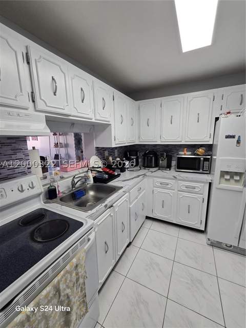 5201 NW 7th St 609W, Miami FL - photo 9 of 11
