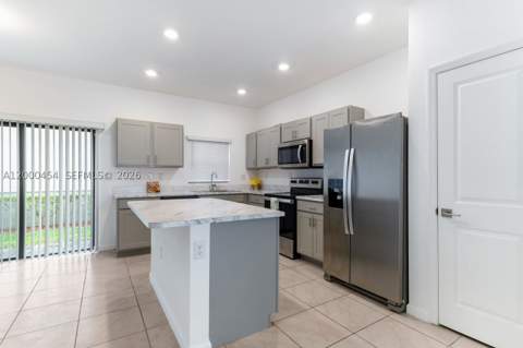 1170 SW 7th Ct, Florida City FL - photo 10 of 36
