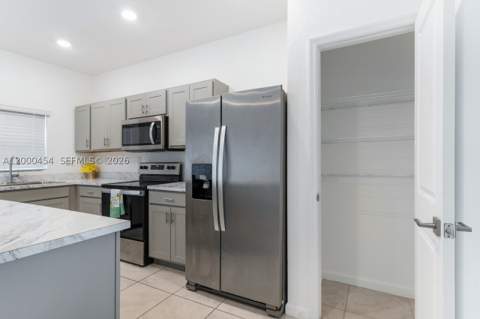 1170 SW 7th Ct, Florida City FL - photo 12 of 36