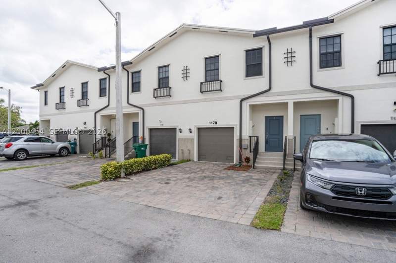 3 bedroom Townhouse at 1170 SW 7th Ct, Regal Palm Subdivision, Florida City — photo 3