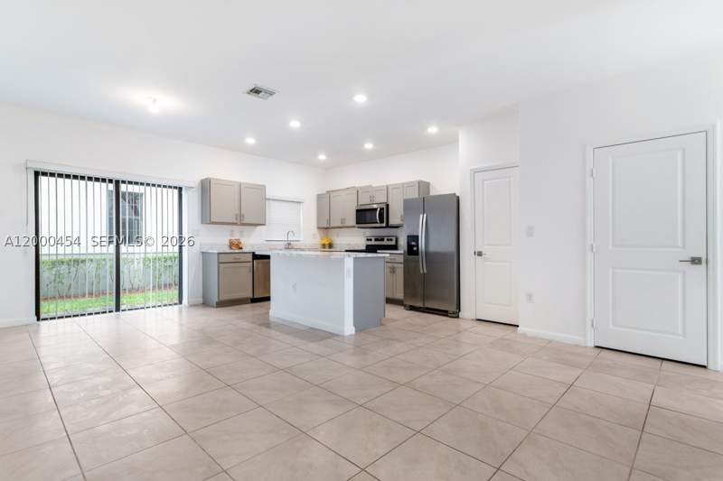 3 bedroom Townhouse at 1170 SW 7th Ct, Regal Palm Subdivision, Florida City — photo 5