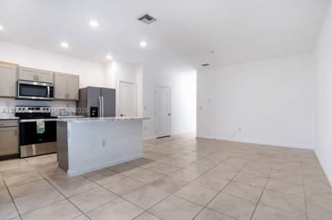 1170 SW 7th Ct, Florida City FL - photo 7 of 36