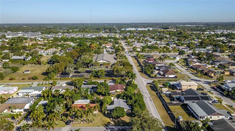 3 bedroom SingleFamilyResidence at 16705 SW 298th Ter, So Highland Estates, Homestead — photo 3