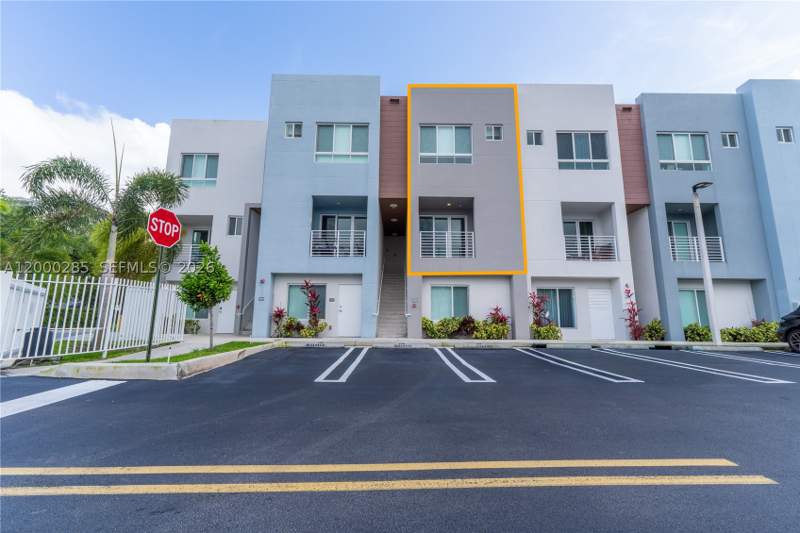 2 bedroom Condominium at 2505 NE 193rd St 4215, Riverwood, Miami — photo 2